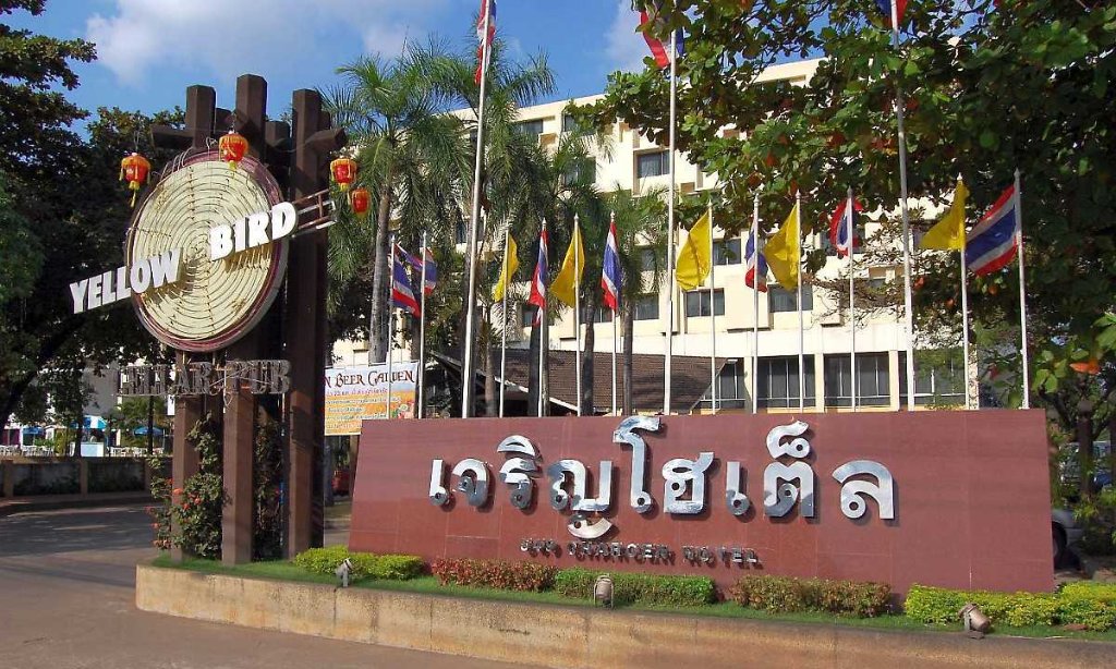 Charoen-Hotel.jpg