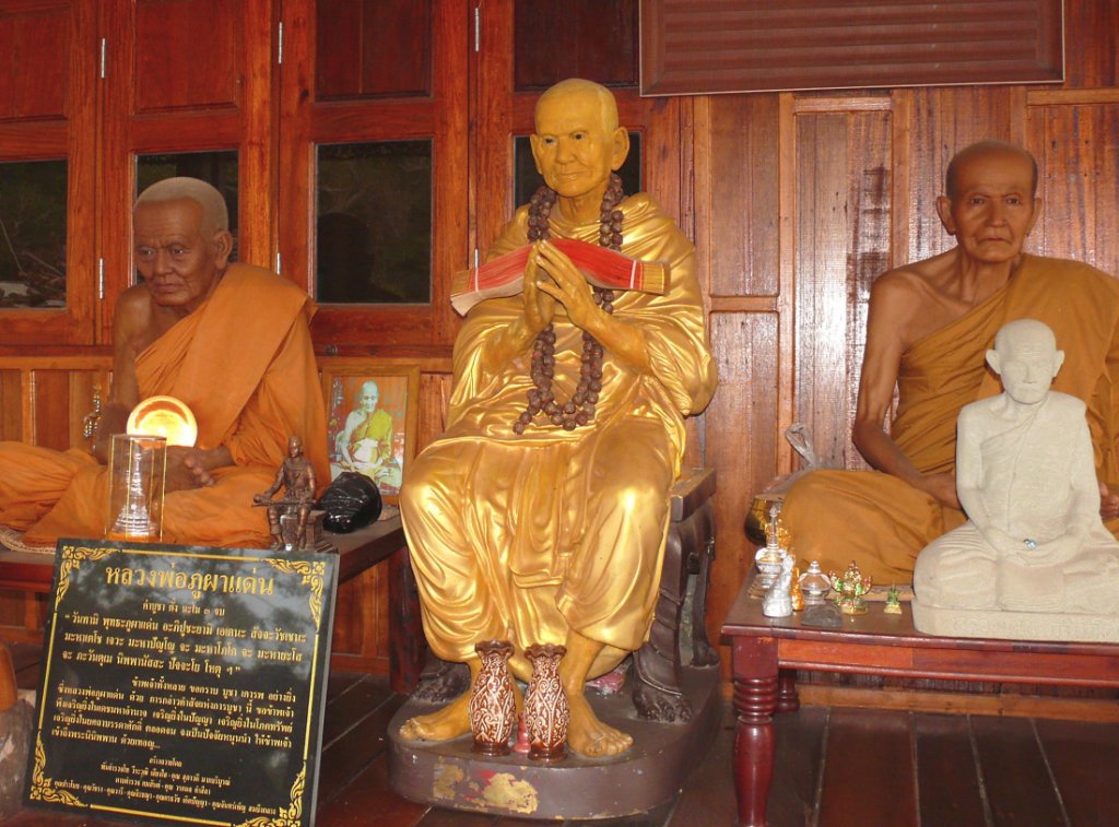 Wat Tham Pha Daen 66rr.jpg