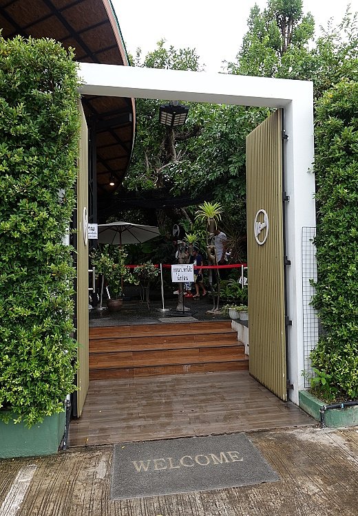 Lhong pa Cafe 01.JPG