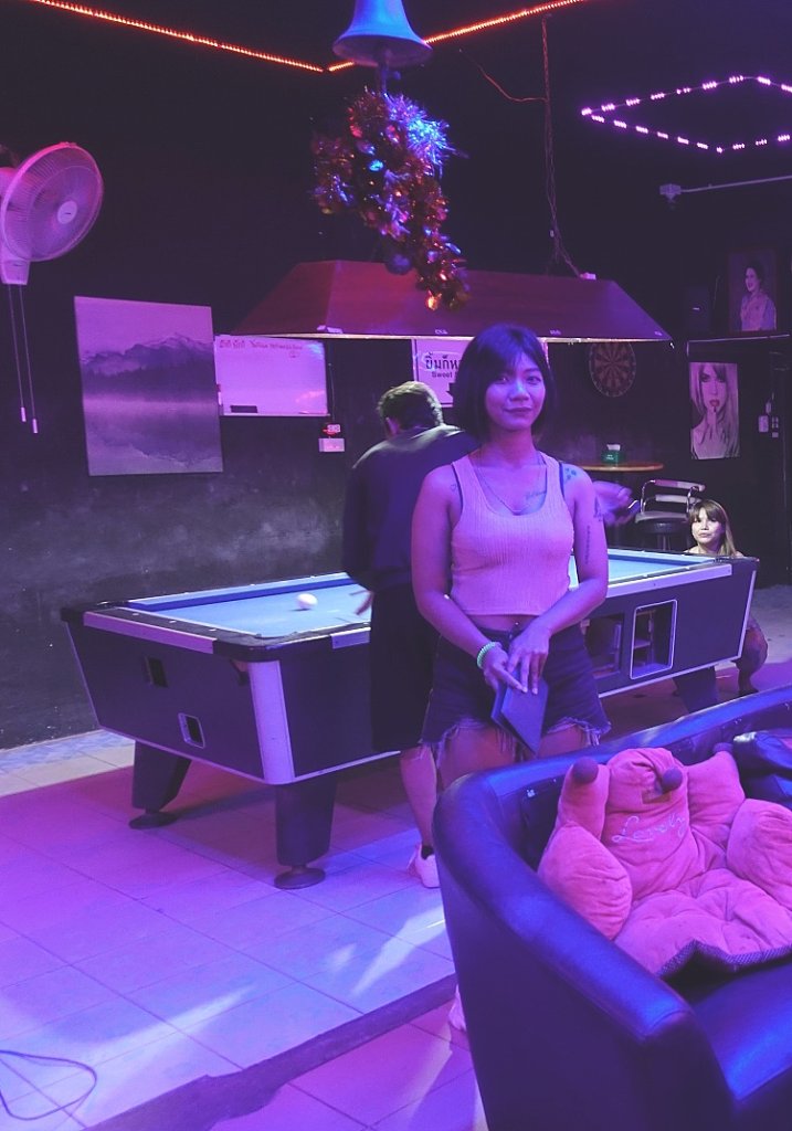Hug Bar 1a.JPG
