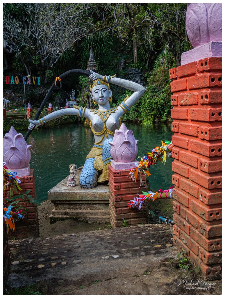Wat-Tham-Chiang-Dao-part2-5.jpg