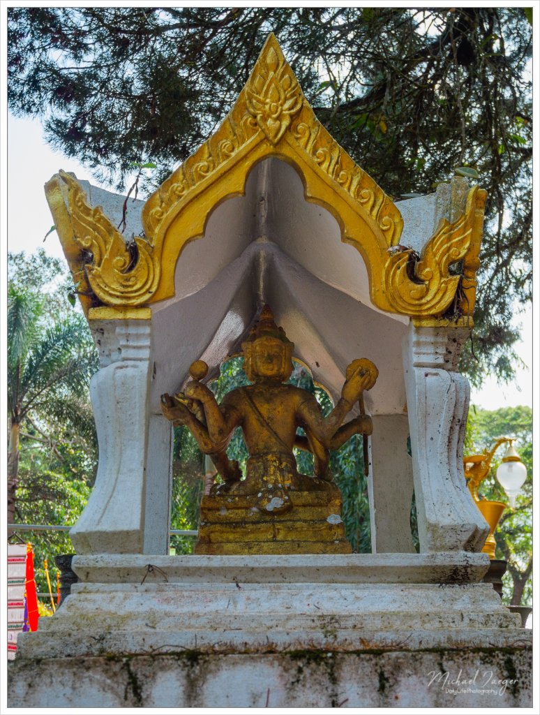 Wat-Tham-Chiang-Dao-part2-7.jpg