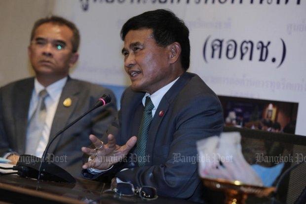 Justice Minister Paiboon Koomchaya (right): 'Don't send drug patients to jail'. (Photo by Pattanapong Hirunard)